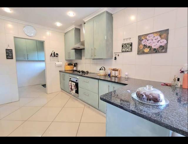 3 BEDROOM TOWNHOUSE FOR SALE IN RACEVIEW